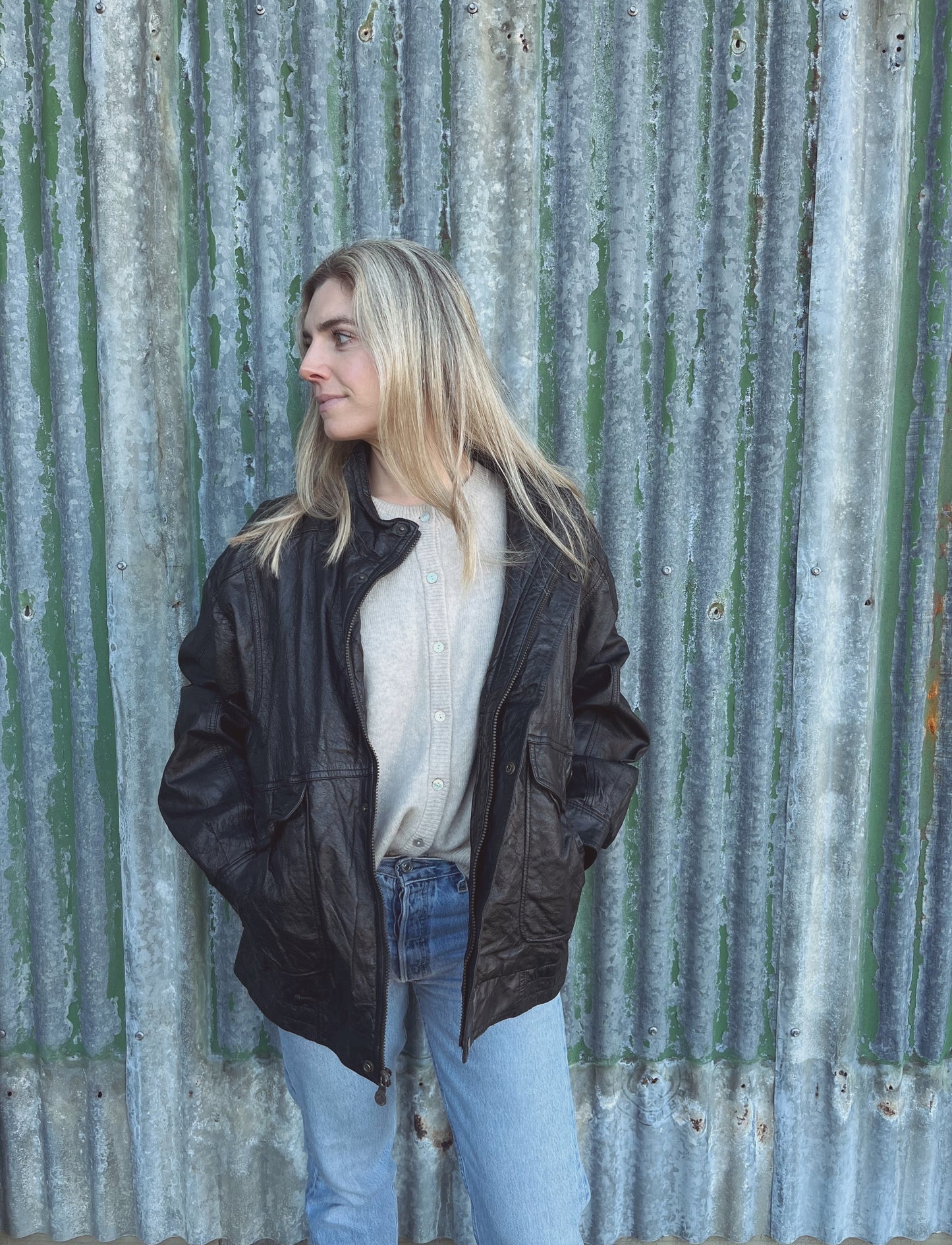 BLACK LEATHER JACKET | SIZE XL